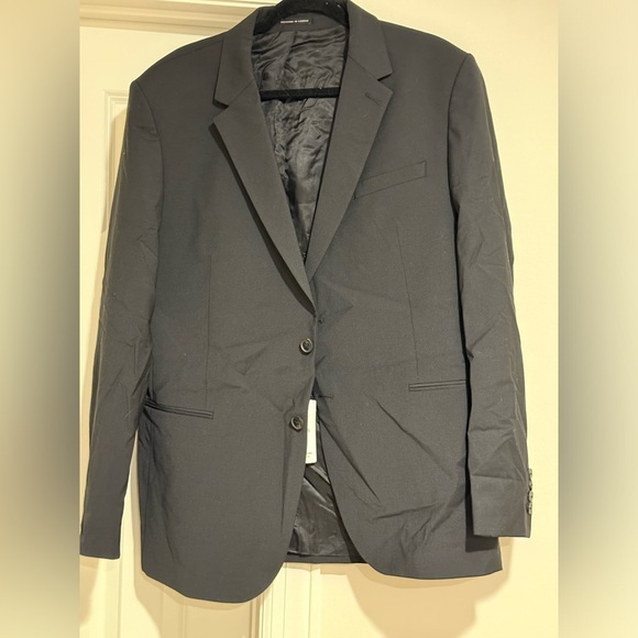 NWT Reiss Hope Two Button Notch Travel Suit Jacket in Black (44R) - Picture 3 of 8